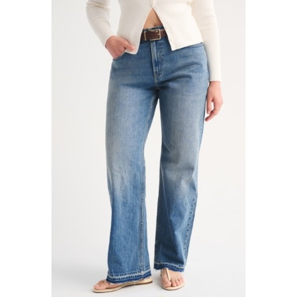 Abercrombie & Fitch High Rise 90s Relaxed Jean Light Wash Blue 29 8R Raw Hem